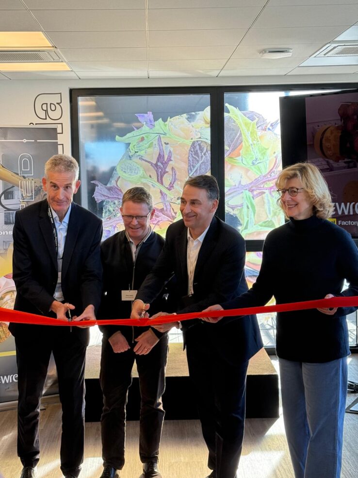 Olivier Sadran coupe le ruban